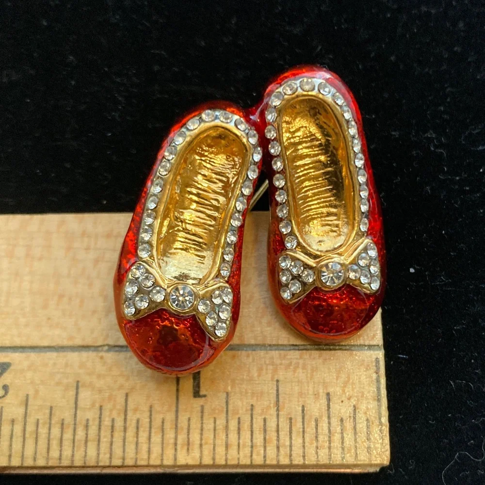 Vintage Ruby Slippers Brooch Red Enamel Gold Tone Wizard of Oz Style Rhinestones
